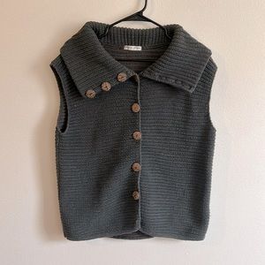 Vintage Margaret Winters Grey Ribbed Cotton/Acrylic Sweater Vest.. Size: Large
